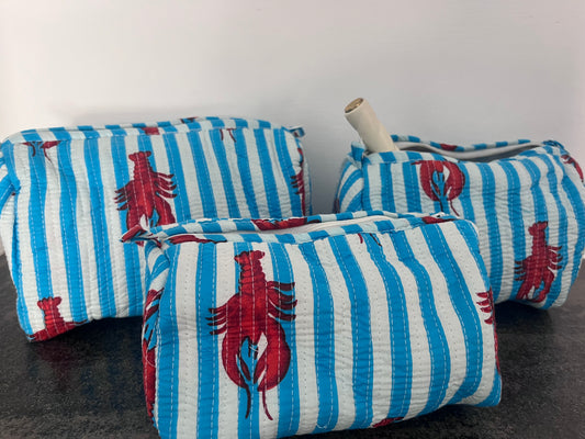 Trio de trousses matelassées rayées bleu et blanc avec petit homard